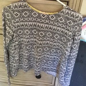 Long sleeved with pretty pattern and open back 😁